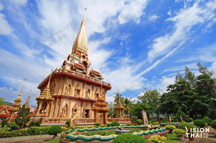 普吉查龍寺在當地享譽盛名，香火鼎盛（圖片來源：VISION THAI看見泰國）